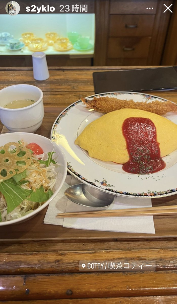 Chou38298238's tweet photo. 一致活行っちゃうよねぇ😊
というわけで歩いて来店
同じメニュー、同じ席で‼️と言いたいところだったけど先客、そして、よく見たらまるちゃんはエビフライ追加してた😂
昔懐かしいどこかホッとするケチャップライスが優しい味のオムライス
美味しかったです😋
#馬場彩華
#生野莉奈
#一致活　
#cotty https://t.co/m8pxIe9Qzk