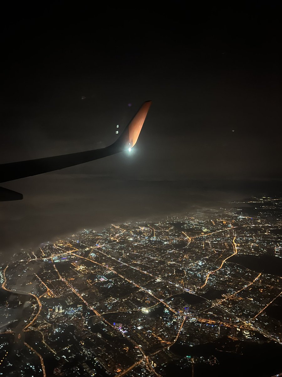 tanimishchenko's tweet photo. GM 🧡tonight over the city
#photograghy #photonight #flight https://t.co/jVjc5fS8Xi