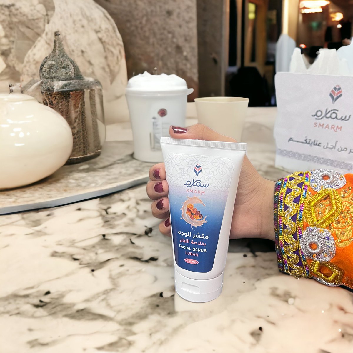 مقشر بخلاصة اللبان 
يزيل الخلايا الميتة عن الجلد. يزيل الأوساخ والأتربة والدهون الزائدة عن الوجه.

يوفر خلاصة اللبان تجربة عطرية منعشة.
#سمارم_فخامة_الصناعة_العمانية 🇴🇲
 #نبحر_من_أجل_عنايتكم
#مصنع_جوهرة_الخليج