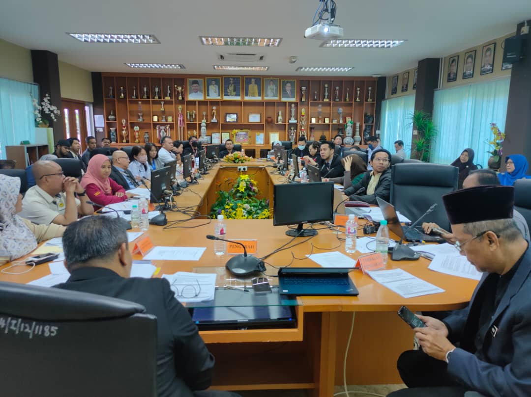Mesyuarat Penyelarasan dan Pemeriksaan Bagi Projek Kerja Penyelenggaraan dan Pembaikan di IPG Kampus Rajang Sarawak bersama pihak KPM, HOPT CSFB, HODT Elektrik, HODT Mekanikal, HODT Geoteknik, HODT Ukur Bahan pada 18 Oktober 2023.
<a href="/CKASHQJKR/">C_KAS@JKR</a> <a href="/noreha_nordin/">Noreha Binti Nordin</a>  <a href="/ronow7682/">Bernard Toides</a>