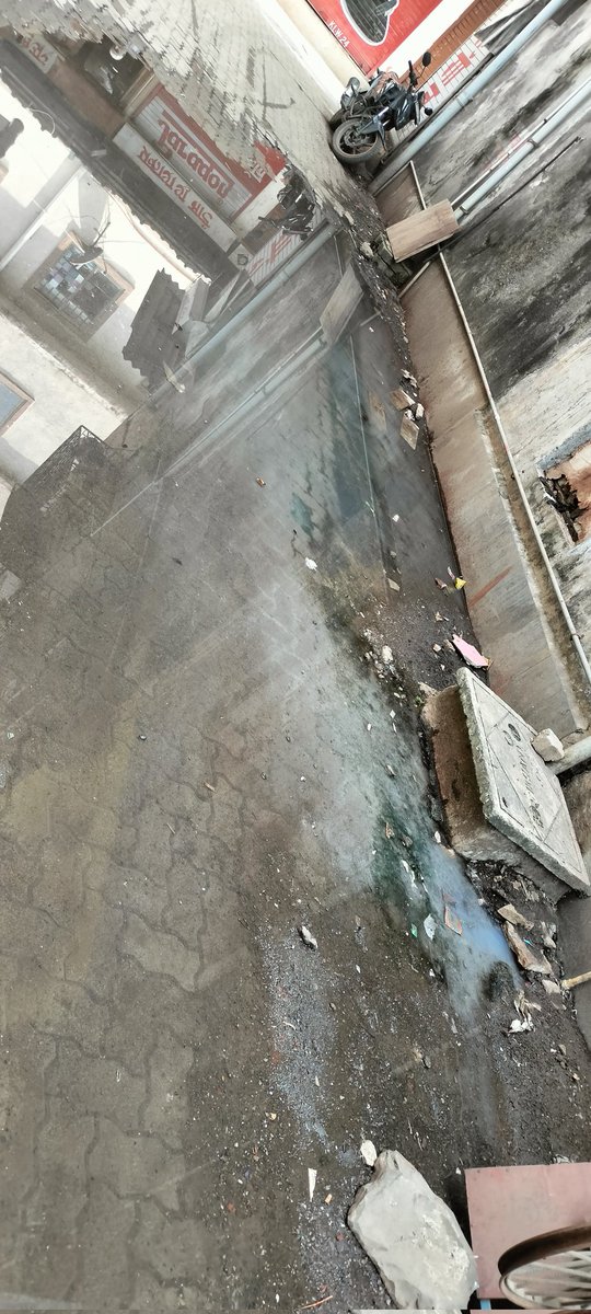 shebazkhan8083's tweet photo. @mybmc @mybmc  @mybmcRoads  sever water on the road plz help us out 
Addres is .mohd nabi compound harayana wala lane kurla west plz help us out https://t.co/Rcd32pQQUt