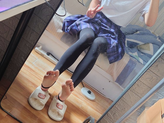 不买视频是吧，那就来舔本小姐的脚趾缝！😈 #伪娘 #女装子 #男の娘 #裤袜 #裸足 #crossdress https://t.co/NvuOmI2Cuo<a href="/tag/%E4%BC%AA%E5%A8%98"class="tags">#伪娘</a><a href="/tag/%E5%A5%B3%E8%A3%85%E5%AD%90"class="tags">#女装子</a><a href="/tag/%E7%94%B7%E3%81%AE%E5%A8%98"class="tags">#男の娘</a><a href="/tag/%E8%A3%A4%E8%A2%9C"class="tags">#裤袜</a><a href="/tag/%E8%A3%B8%E8%B6%B3"class="tags">#裸足</a><a href="/tag/crossdress"class="tags">#crossdress</a>