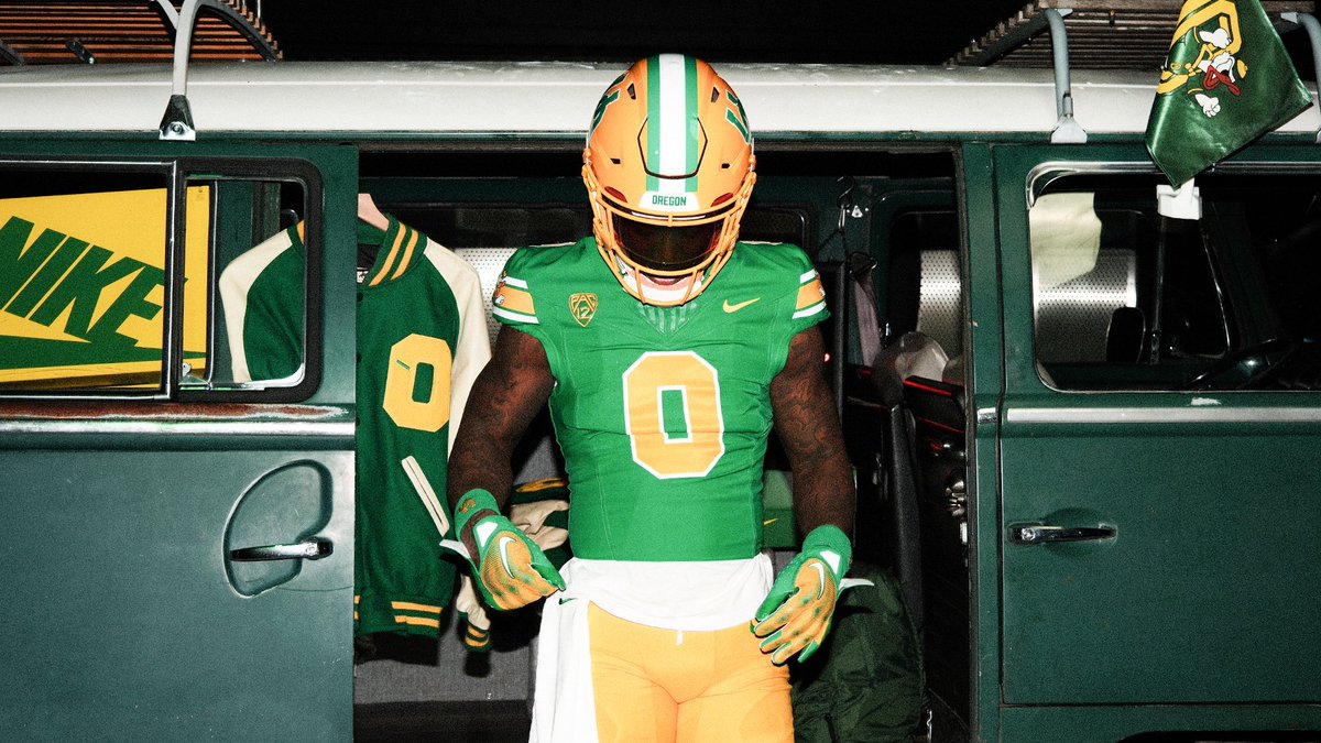 GoDucks's tweet photo. Timeless. #GoDucks https://t.co/cbbv31DZHm