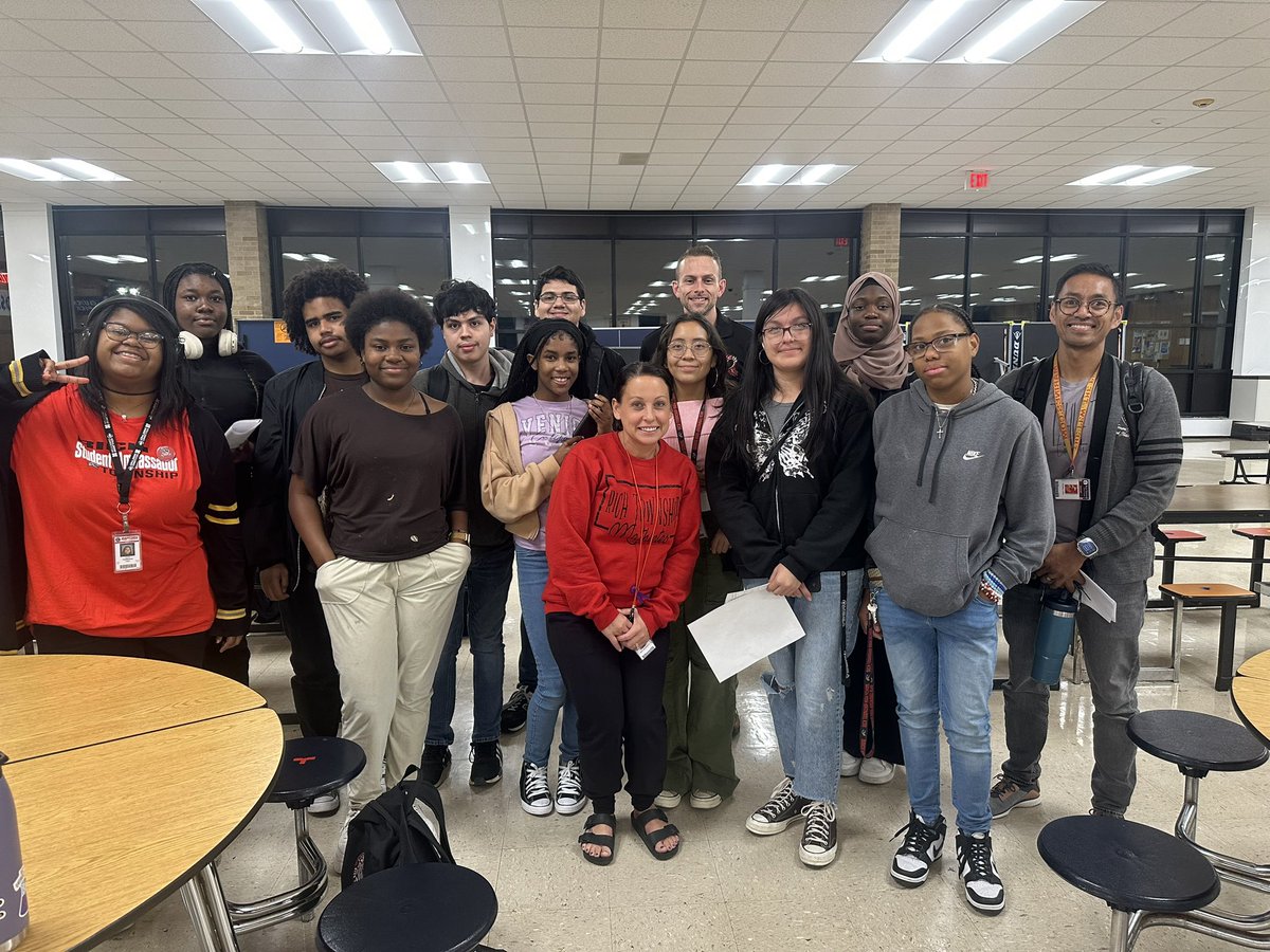 GUNBY4's tweet photo. Tonight I spent the evening with our mathletes! Great group of kids! This was the first competition for a couple of the kids! Glad to see them join us! 
@DrJohnnieThomas
@RTHS_Athletics
@RTHSActivities https://t.co/ZsVeZz58Xc