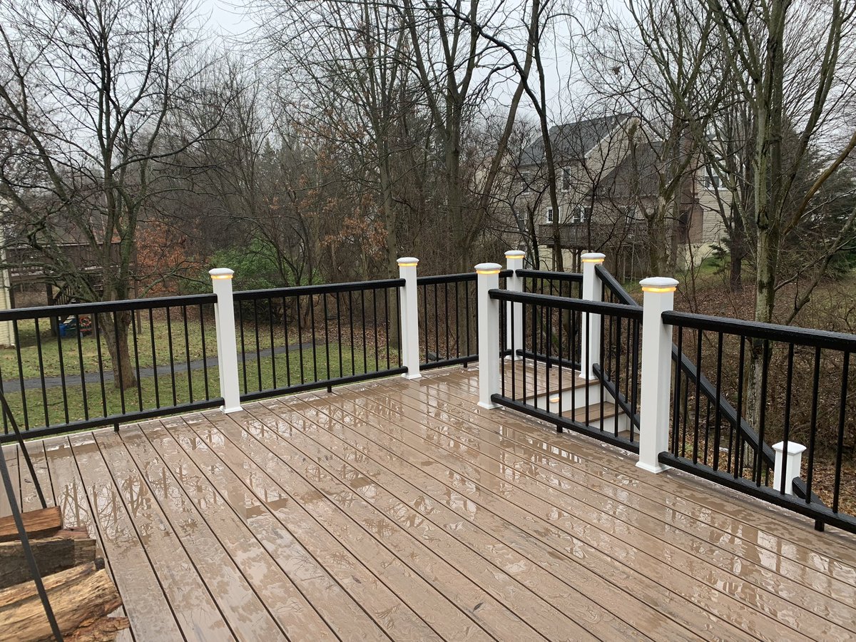 _ClassicRemodel's tweet photo. Our customer asked about the best material, and we showed them the best😤. They decided on @timbertech and @theazekcompany for materials and rails and they have not looked back from their decision😊. Thank you @tw_perry for supplying us with the materials #deck https://t.co/hd1d6uShp8