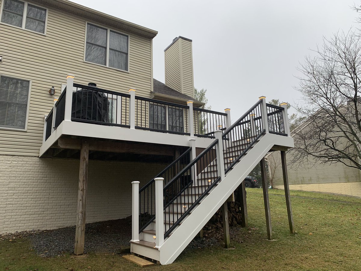 _ClassicRemodel's tweet photo. Our customer asked about the best material, and we showed them the best😤. They decided on @timbertech and @theazekcompany for materials and rails and they have not looked back from their decision😊. Thank you @tw_perry for supplying us with the materials #deck https://t.co/hd1d6uShp8