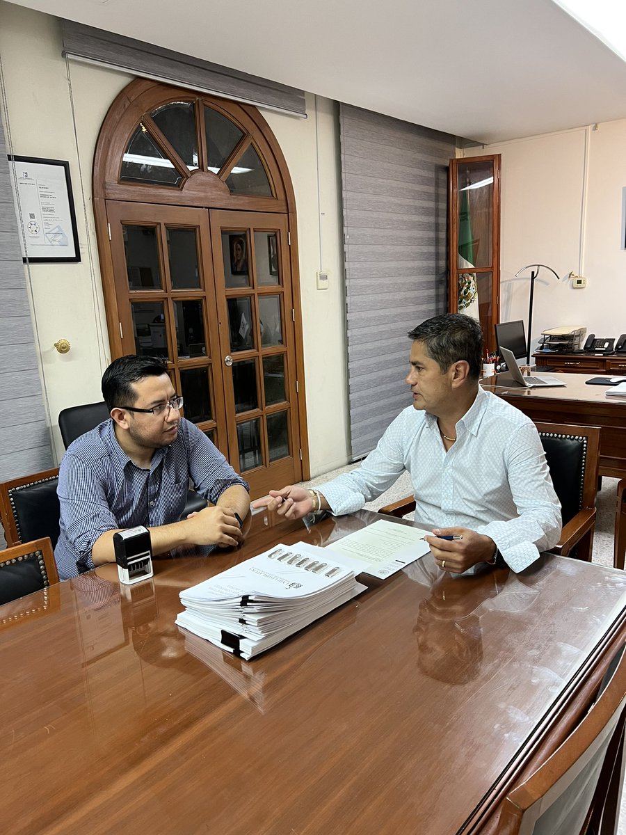 En estos momentos estoy entregando a la Comisión de Administración 
Informe y Conclusiones Generales de la Reestructura Administrativa del <a href="/LegislativoJal/">Congreso de Jalisco</a> elaborado  por la Secretaria General, con lo que cumplimos en tiempo y forma con el plazo del acuerdo 1560-LXIII- 23.