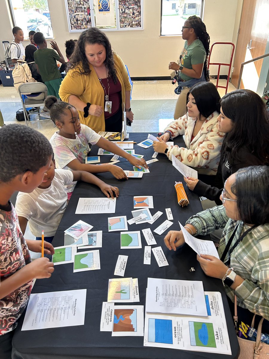 Our Math and Science Night was a success! Thank <a href="/JeanitraP/">Jeanitra Proctor</a> and teachers for planning an amazing event! @HisdSouth <a href="/cultureED06/">Mr. Bass, MBA, M.Ed</a>