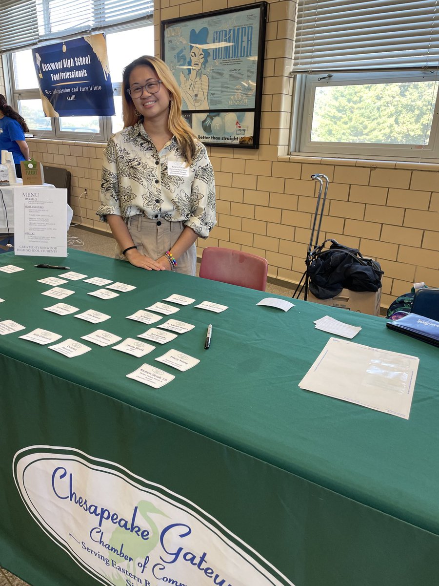 Thankful for our business partners who provide strong mentoring to our interns and apprentices! Chesapeake Gateway Chamber has an #intern from ⁦@Hall_Pride⁩ who is planning a career in marketing. ⁦@CTE_BaltCoPS⁩  #SuccessAfterBCPS