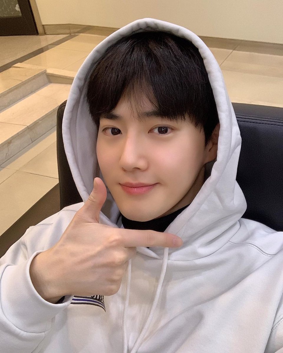 SUHOLOOK's tweet photo. #AlwaysWithSUHO
#AlwaysWithJunmyeon https://t.co/E85qzxQHOc