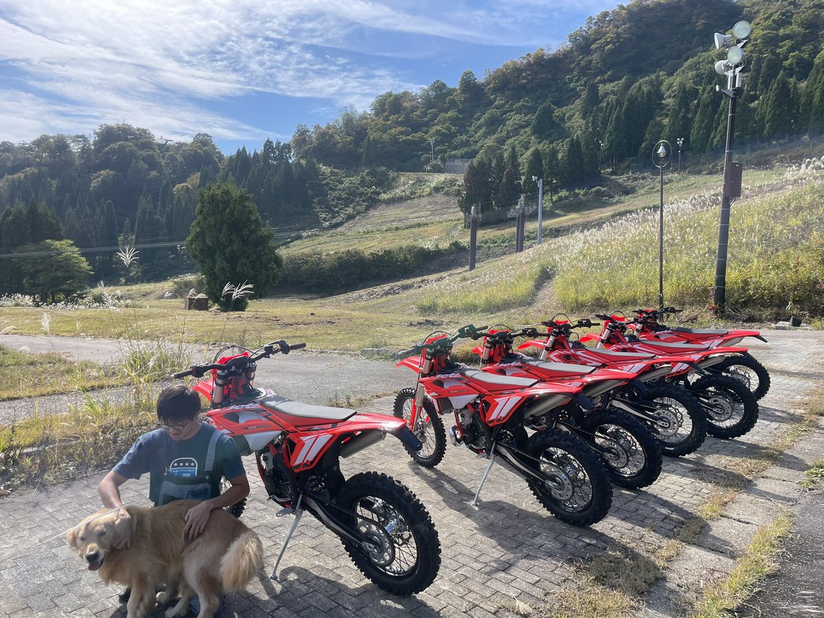 BETAmotorJapan's tweet photo. MY24慣らし運転DAY。
1日で終わるんだろうか…
＃Beta
＃エンデューロ
＃RR2T
＃RR4T
＃クロトレ
＃イオックスアローザ https://t.co/USQ9SDOhe9