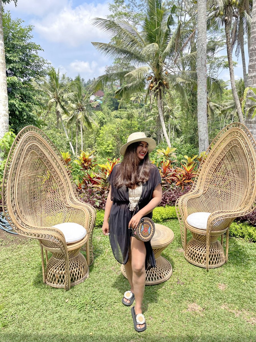 noreenkrana's tweet photo. Arriving in style at our luxury villas @capungasri, sheltered within a small Balinese village, surrounded by the lush greenery of jungle and rice fields 🪵🌾🇮🇩
.
.
.
#balinese #balinesedecor #ricefields #ubud #ubudhotel #ubud #baliluxuryvilla #baliluxury #baliricefields https://t.co/7WGdE2ZulF