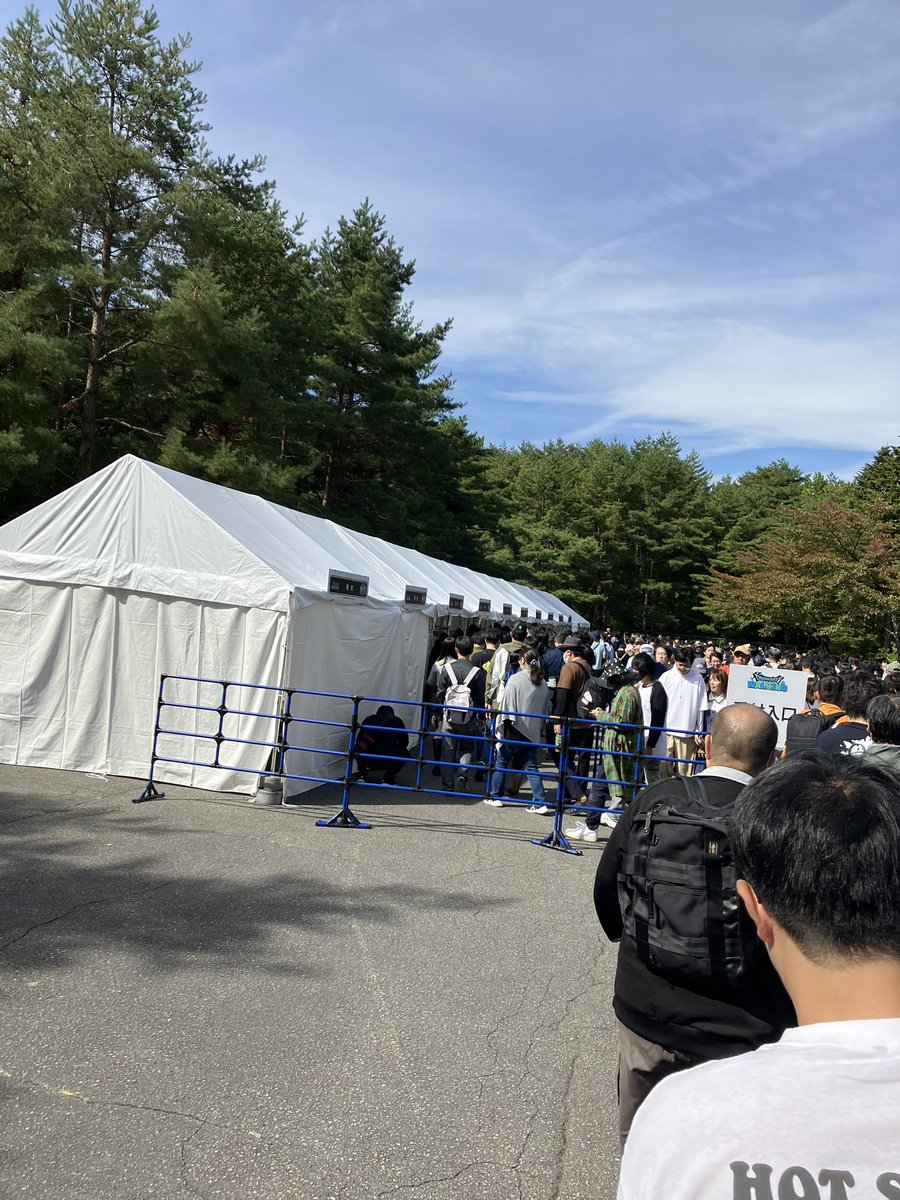 nattsun628's tweet photo. やっと受付見えてきた https://t.co/PjaCVRCcb8
