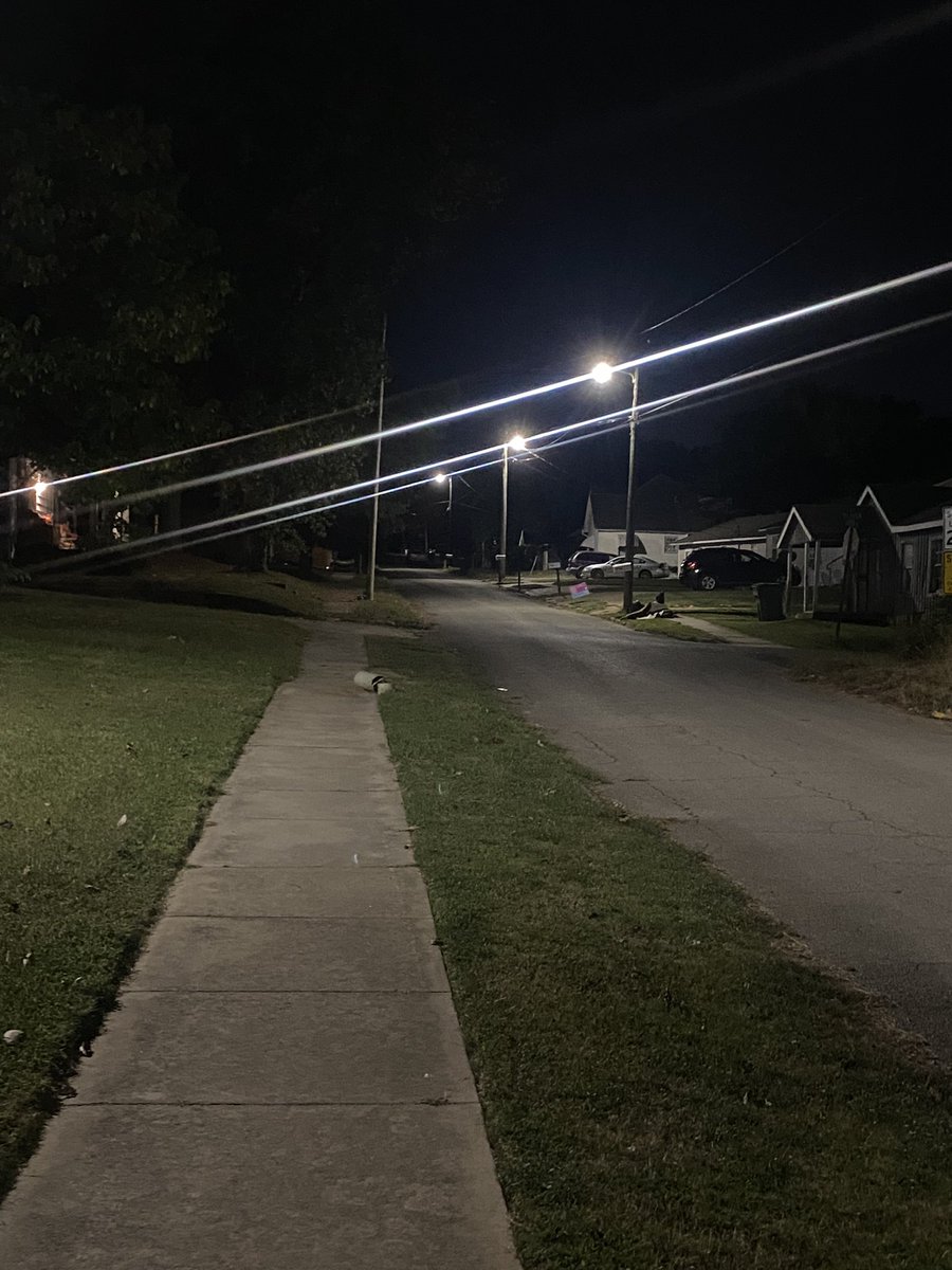 static_v0id's tweet photo. my street looks like a good place for a damn horror film https://t.co/uxm3Ok83Mh