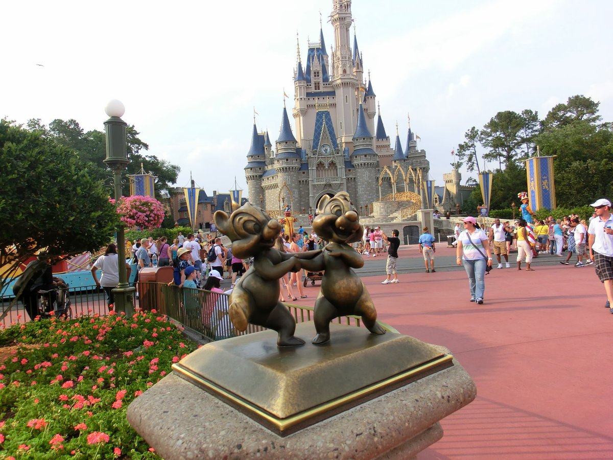 Chip 'n Dale statue in front the Castle  #Disney100 #Disney100Night @WaltDisneyWorld #photographylovers #WednesdayMotivation