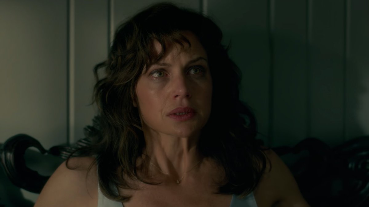 okay after fall of the house of usher, i want to once again have the necessary conversation that carla gugino is one of the queens of horror — usher, hill house, bly manor, gerald's game. mike flanagan, thank you for the gift of carla slaying this genre in so many different ways