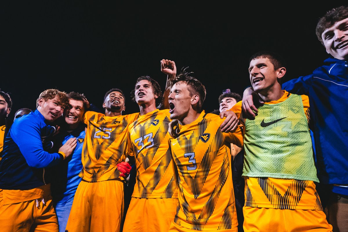 WVUMensSoccer's tweet photo. ABSOLUTE SCENES IN MORGANTOWN!!

#HailWV https://t.co/sZZHfql6rO