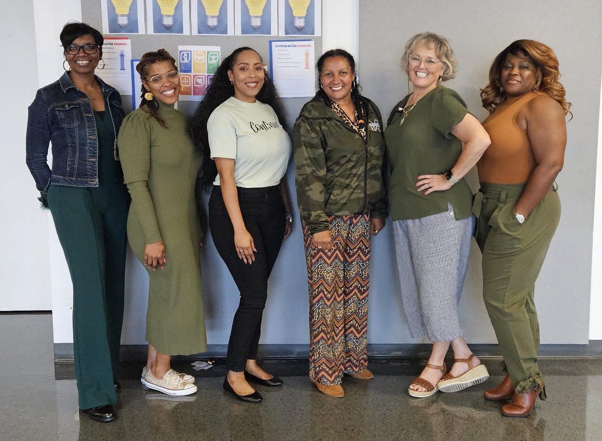 CounselorWestmo's tweet image. For day 3 of #CharacterCountsWeek, we put on our green to represent the Pillar of Responsibility!