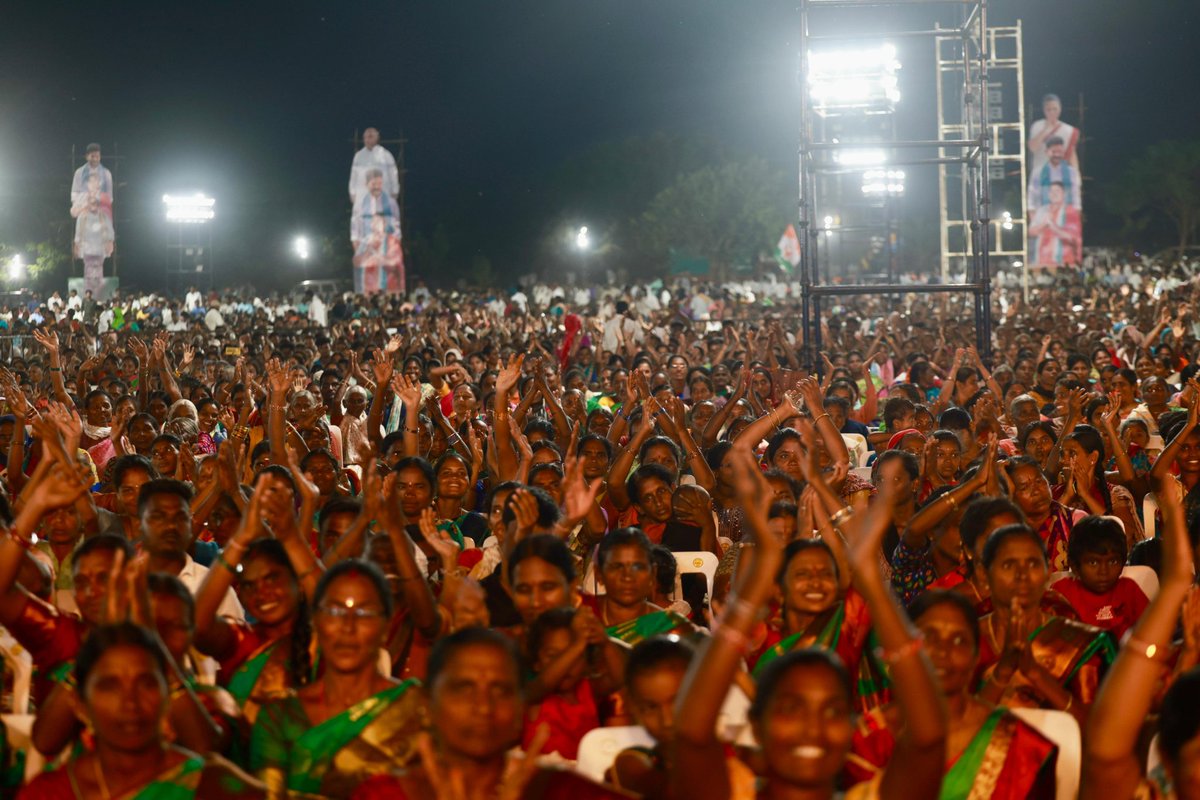 kkctelangana's tweet photo. @RahulGandhi, శ్రీమతి @priyankagandhi గారి ఆధ్వర్యంలో రామప్ప దేవాలయం నుండి రామానుజపురం గ్రామం వరకు జరిగిన #CongressVijayabheriYatra భారీ జనసందోహం కనిపించింది.

ప్రజల అఖండ మద్దతు కాంగ్రెస్ హామీలు, ప్రజా అనుకూల విధానాలపై వారికి ఉన్న నమ్మకానికి నిదర్శనం.

📍 ములుగు, తెలంగాణ.
🇮🇳🇮🇳🇮🇳 https://t.co/Idre10ohhf