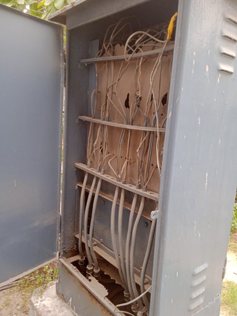 AnzuSoni's tweet image. Old and dangerous JJNCTION BOXES in WARD 3A, SECTOR 28. Need REPLACEMENT URGENTLY. SERIOUS ACCIDENT can CAUSE FIRE #DGMUPPCL #GMUPPCL #CEONOIDAAUTHORITY #YogiAdityanath #SDOUPPCL