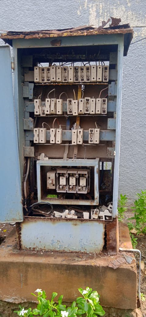 AnzuSoni's tweet image. Old and dangerous JJNCTION BOXES in WARD 3A, SECTOR 28. Need REPLACEMENT URGENTLY. SERIOUS ACCIDENT can CAUSE FIRE #DGMUPPCL #GMUPPCL #CEONOIDAAUTHORITY #YogiAdityanath #SDOUPPCL