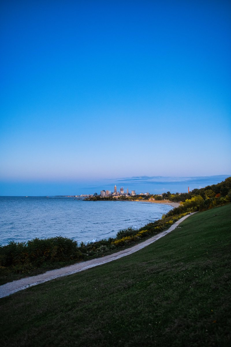 alexfarmerphoto's tweet photo. Cleveland and the lake. https://t.co/YjmHmMtQZu