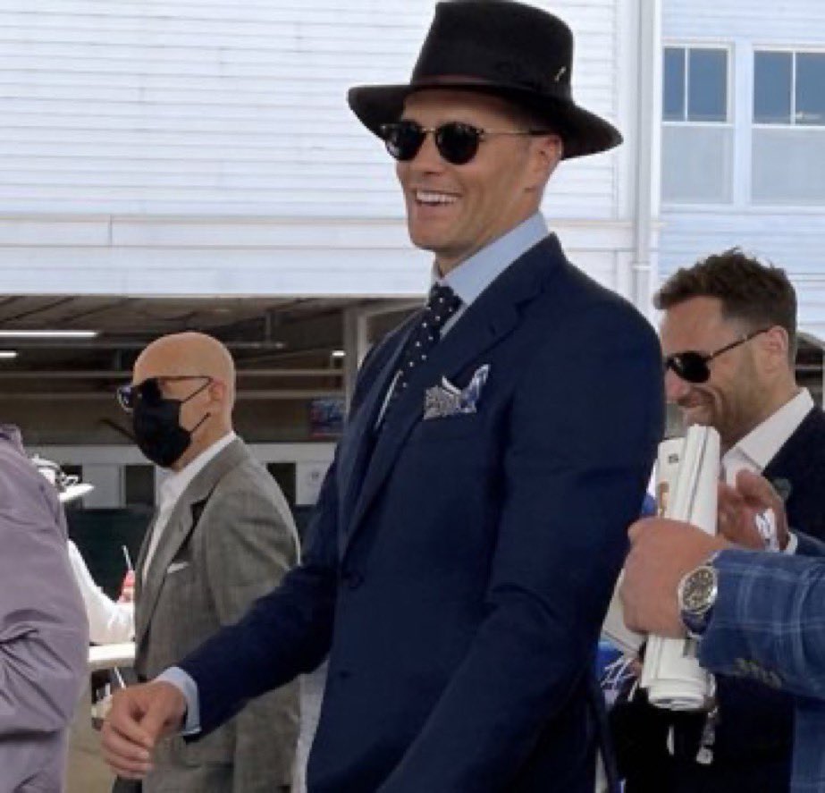 ChiefsGotBlurrd's tweet photo. Tom Brady becomes a minority owner of the LV Aces and they win a championship already lmao

#BradyEffect https://t.co/Arh2aKVGKB