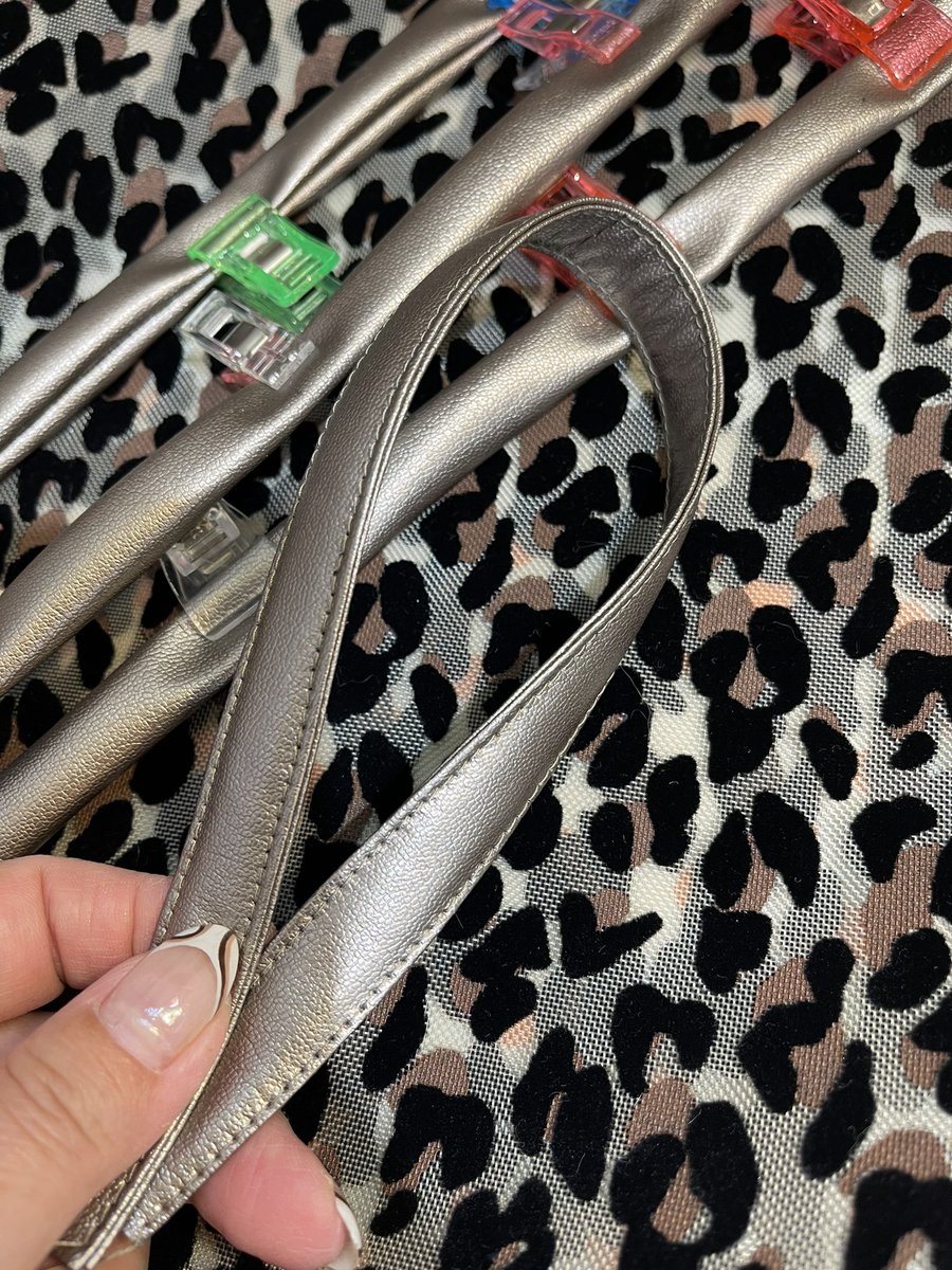 WORLDK1's tweet photo. 4個目完成　

型紙作るの下手くそすぎて
何個も作ってる
こんなに図形苦手だっけ？
頭悪っ😢

持ち手も1から
時間かかりすぎてるけど
大丈夫？ https://t.co/AqxtAexwb5