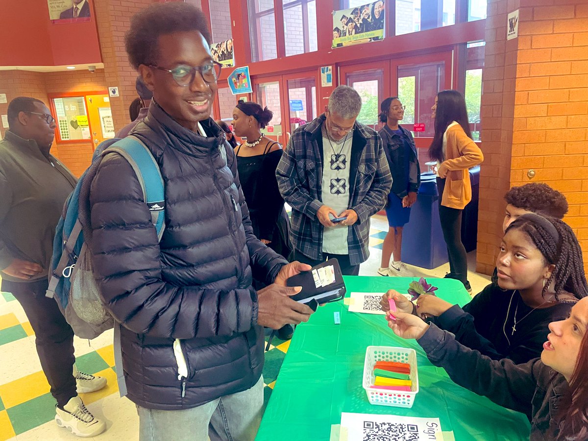 MrsCFButler's tweet photo. Our 8th grade families have a lot to consider in the next few months and I’m glad we could assist them in making informed decisions about their childrens high school career. #InnerState24 #PGCPS @PGCPSSpecialty #BEARIngGreatness @PeaGms https://t.co/gIJCtKyP62
