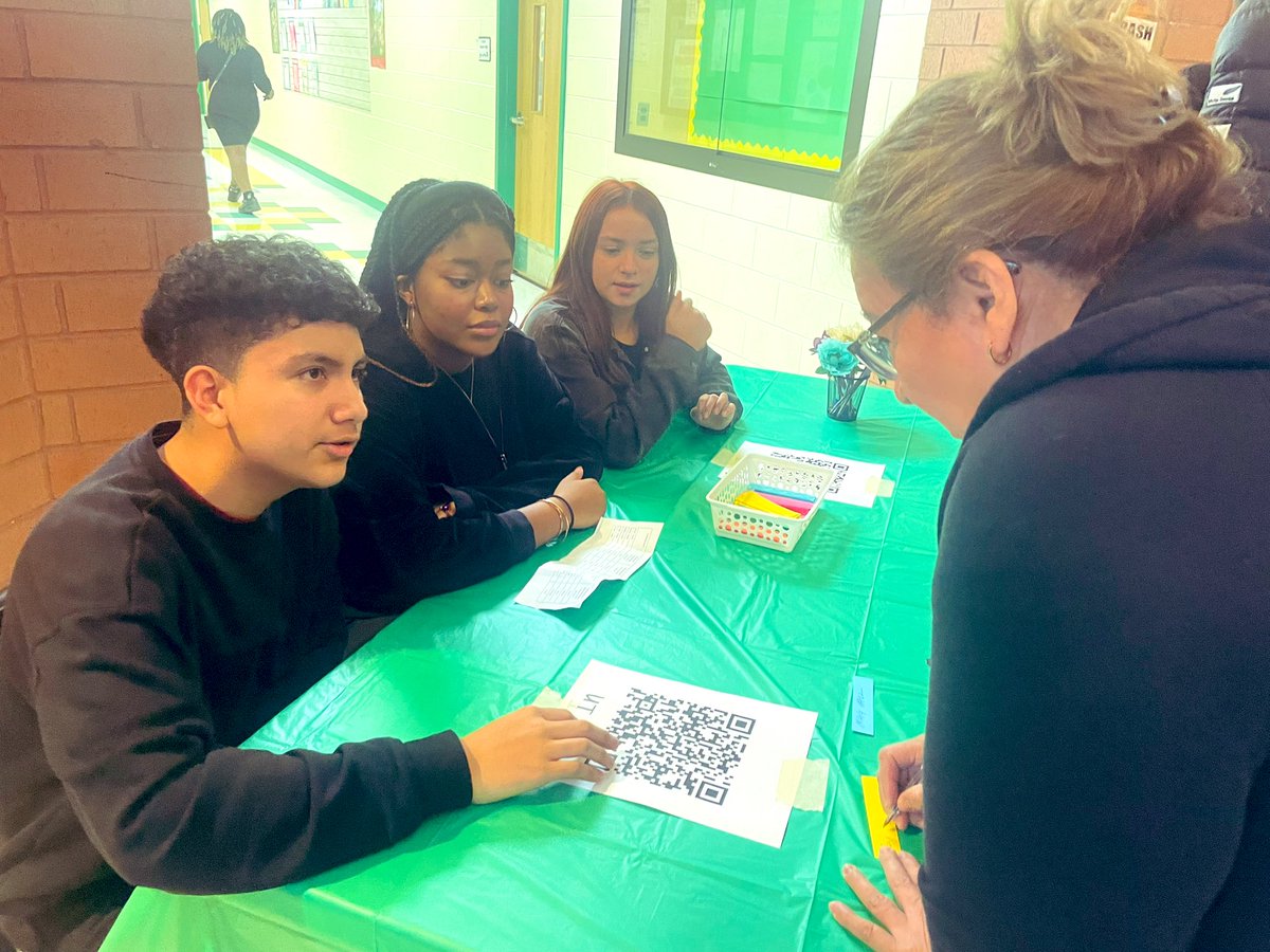 MrsCFButler's tweet photo. Our 8th grade families have a lot to consider in the next few months and I’m glad we could assist them in making informed decisions about their childrens high school career. #InnerState24 #PGCPS @PGCPSSpecialty #BEARIngGreatness @PeaGms https://t.co/gIJCtKyP62