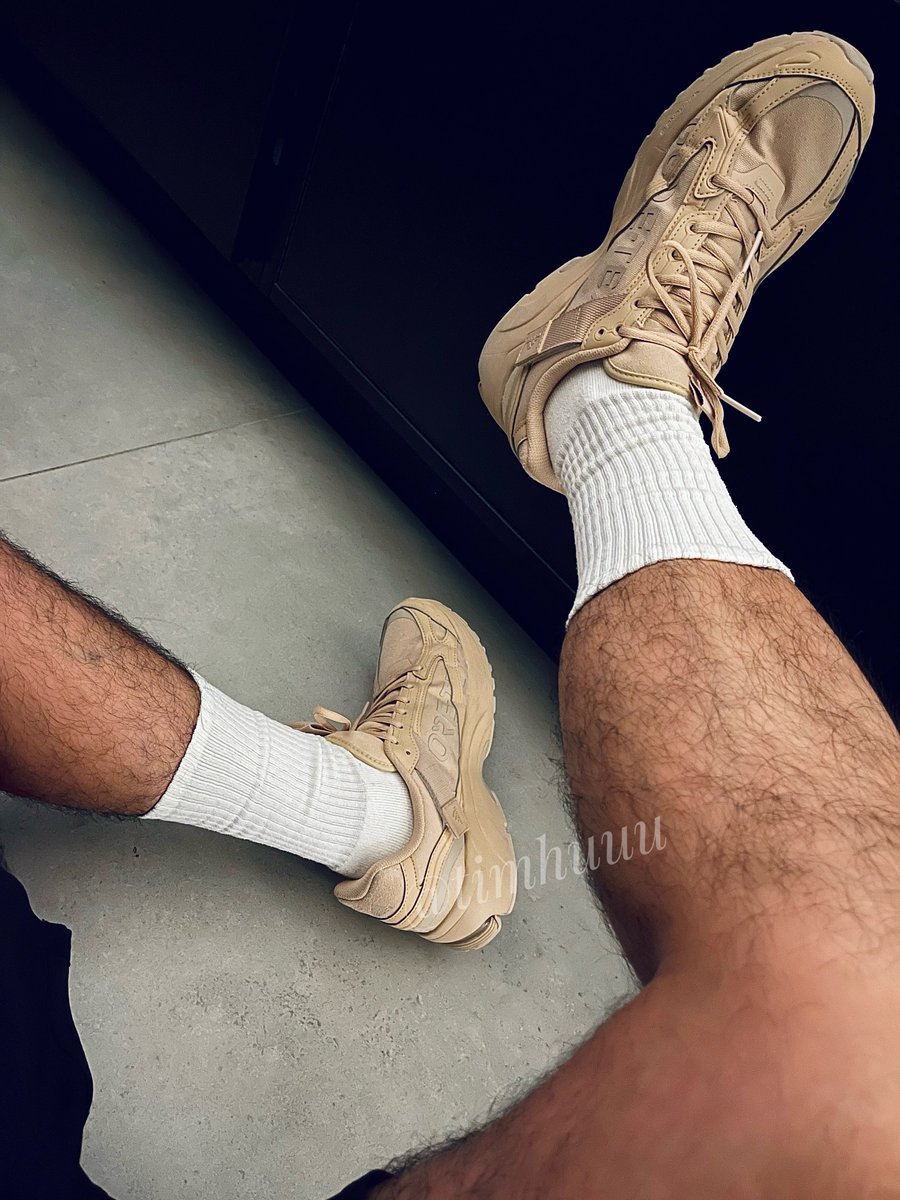 新買的Gore-Tex材質跑鞋
穿一整天下來那味道🫠🥴👅

#hairyfeet #whitesocks #socks #白襪 #白襪控 #whitesocksfetish #原味襪 #原味白襪