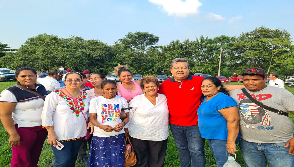 FRANCIS34872608's tweet photo. Con gran entusiasmos, los paisanos huimanguillenses, recibieron este día al amigo de Tabasco @TabascoJavier. Sin duda alguna, todos tenemos tatuado en la corazón la #4taTransformacion de México. #EsMay. Gracias por todo Huimanguillo. https://t.co/oS7nCFlh9K