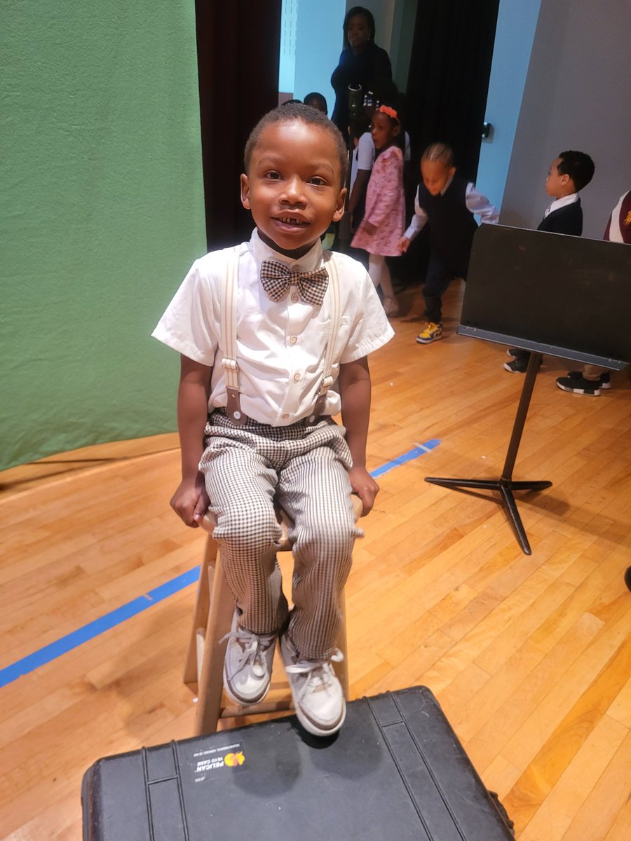 QueenBeeMsCNJ's tweet photo. Picture Day 2023! 📸 
#busybee102 #laspantherpride #GoodtoGreat #kindergarten #kindergartenrocks #kindergartenteacher #orangestrong #firesafety 
@ops_district @Gerald_Fitzhugh @Principal_JB1 https://t.co/A5QwAKGicA
