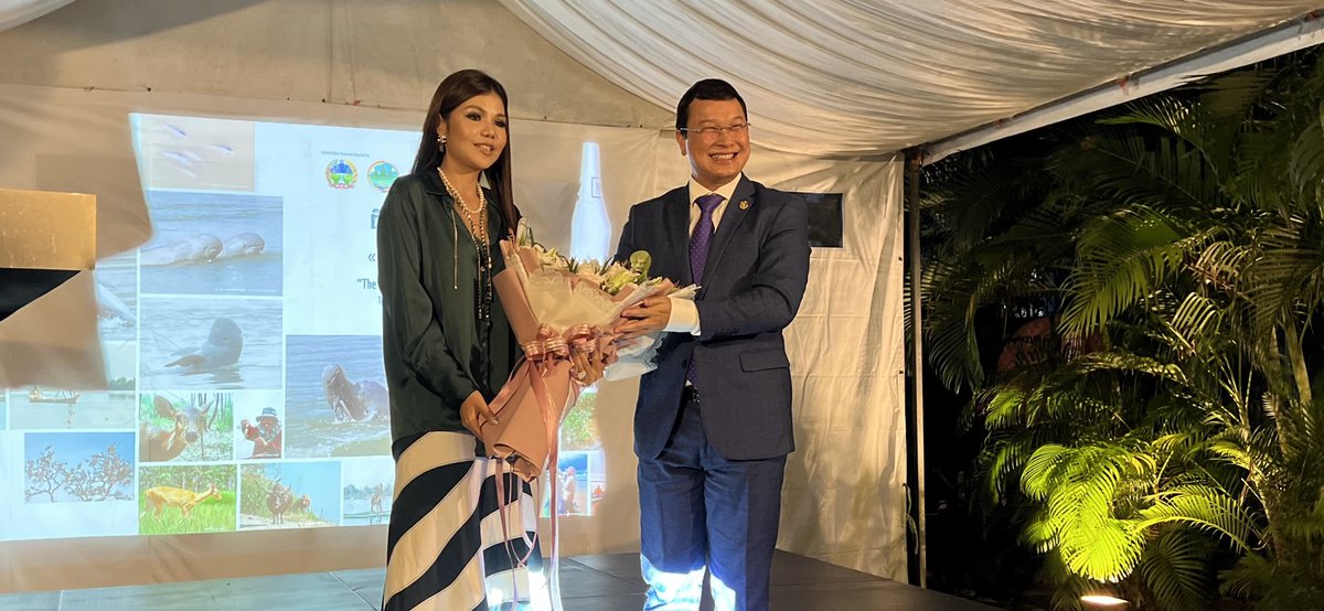 A top popular singer in Cambodia, Miss Meas Soksophea with &gt;5million fans, is announced as a Goodwill Ambbasador for the Mekong Dolphins by H.E. Dith Tina, Minister of Agriculture, Forestry and Fisheries @ launching dolphins photos exhibition. Congratulations! #MAFF #WWFCambodia