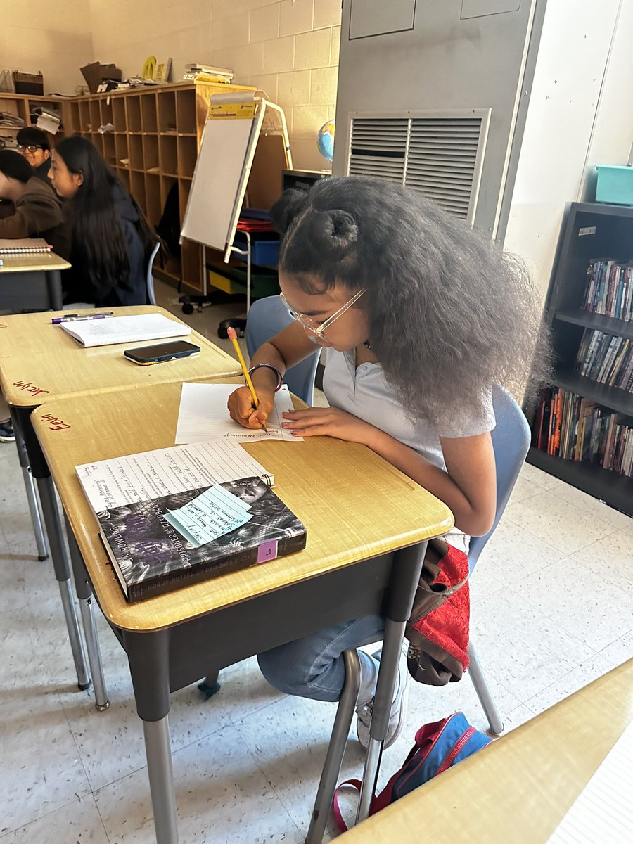 Ms. Queen’s 5th grade ELA class kicked off their poetry unit today by writing odes to some of their favorite things. I can’t wait to go back and see the finished products! #wearercstn #wearecves #crestviewblessed