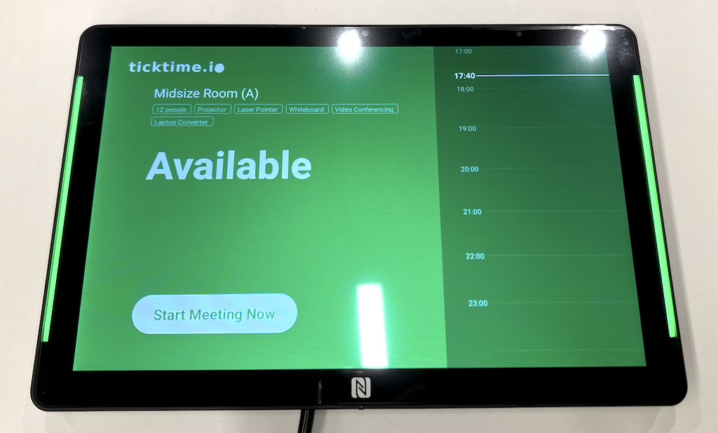 A smart meeting room display for a hygienic booking experience. Discover real-time availability with a simple glance and a tap. 🚀📅 #SmartBooking #EffortlessScheduling