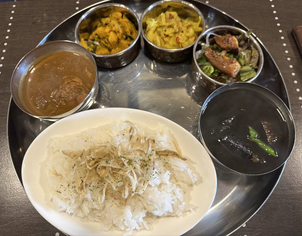 yamayama1194's tweet image. 8月オープンの青葉台駅「Spiced.」スパイストに初訪問。カルダモン薫るチキンカレー＆18種スパイスOTONAカレー。辛旨でした🔥　ナンもついてきますが、今回はナン抜き。ライスもジャスミン、ターメリック、白米と選べてジャスミンライス選択したが美味しかったです✨　#Spiced.