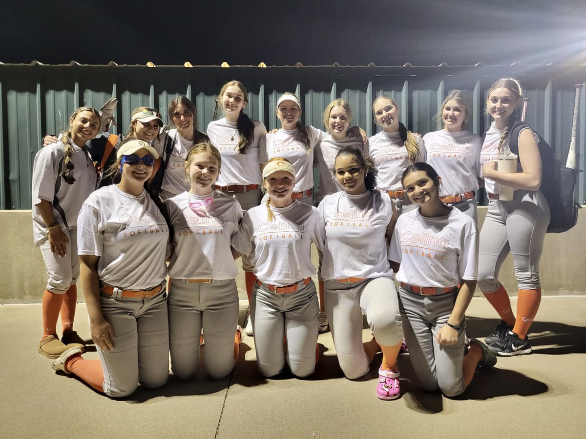 Total team WIN at tonight’s fall ball game! 🧡🥎🧡 
#bobcatmoms #Faith