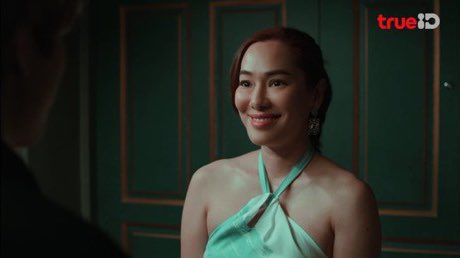 710lovethai's tweet photo. だって、服が一致することってある⁉️監督の意図的なものを感じ、ストーリーに関係してくると考えた。ちなみにLydiaはChampと初対面の場面でこのドレスを着ている。
Champが手掛かりにできるのはTongの話だけ。TongはNontに疑いの目を向けさせる目的でLydiaの身の上話をした?
⬇️
#TheBoxEP7 #TheBoxEP8 https://t.co/37r1r93Onx