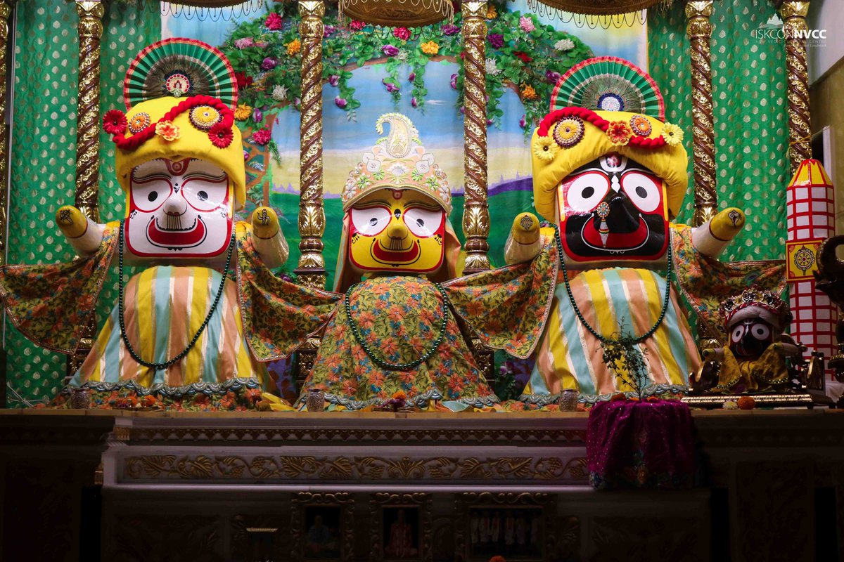 ISKCONPune's tweet photo. 🌷Mangal Arati Darshan🌷🗓19/10/2023🙏🚩@ISKCONNVCCPune🚩
.
.
.
.
#ISKCONNVCC #ISKCONPune #ISKCON
#ISKCONNVCCPune #PUNE #DailyDarshan
#Thursday #19thoctober #19thoctober2023
#nvcc #radhavrindavanchandra
#iskcondesiretree 
Connect with us on Social Media

https://t.co/8hw8BE2iHR https://t.co/pRF8Tw09Cb