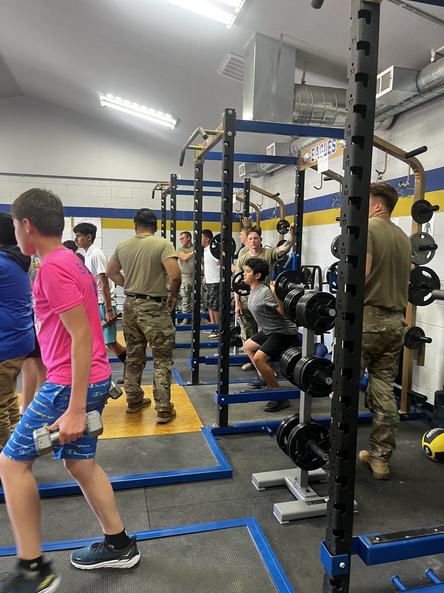 “PE With a Soldier” was fabulous! It is wonderful to be a military connected campus and have powerful & positive mentorships for our Eagles. @GEMS_RSalcido @CoronaAlex_GEMS #purplestarcampus