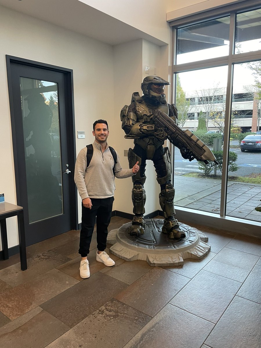 Amazing week up in Seattle for the Halo World Championship and launch of Season 5: #HaloReckoning! Team did an amazing job delivering one of the best seasons yet in Halo Infinite 🙌🏼