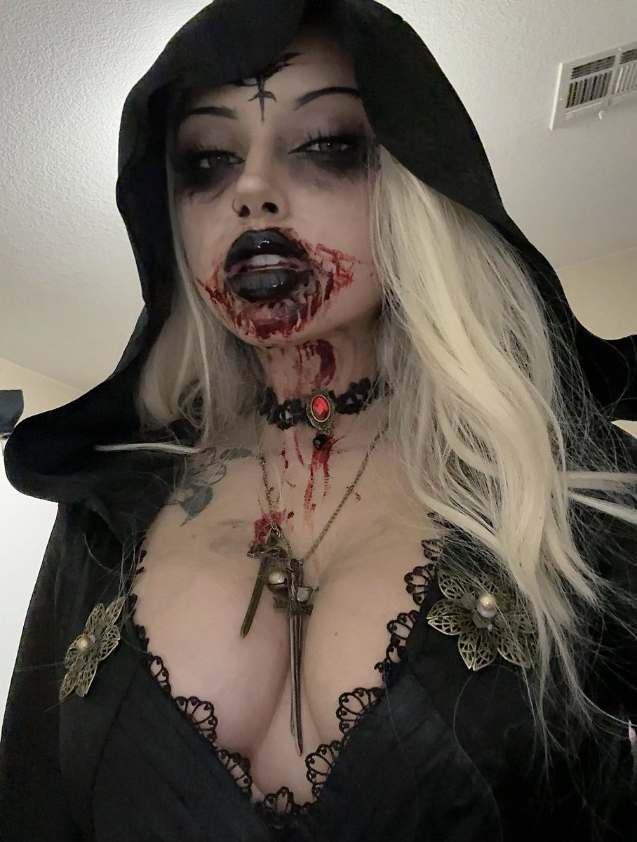 vampirrria's tweet photo. mmman blood https://t.co/CXHdTO2eTb