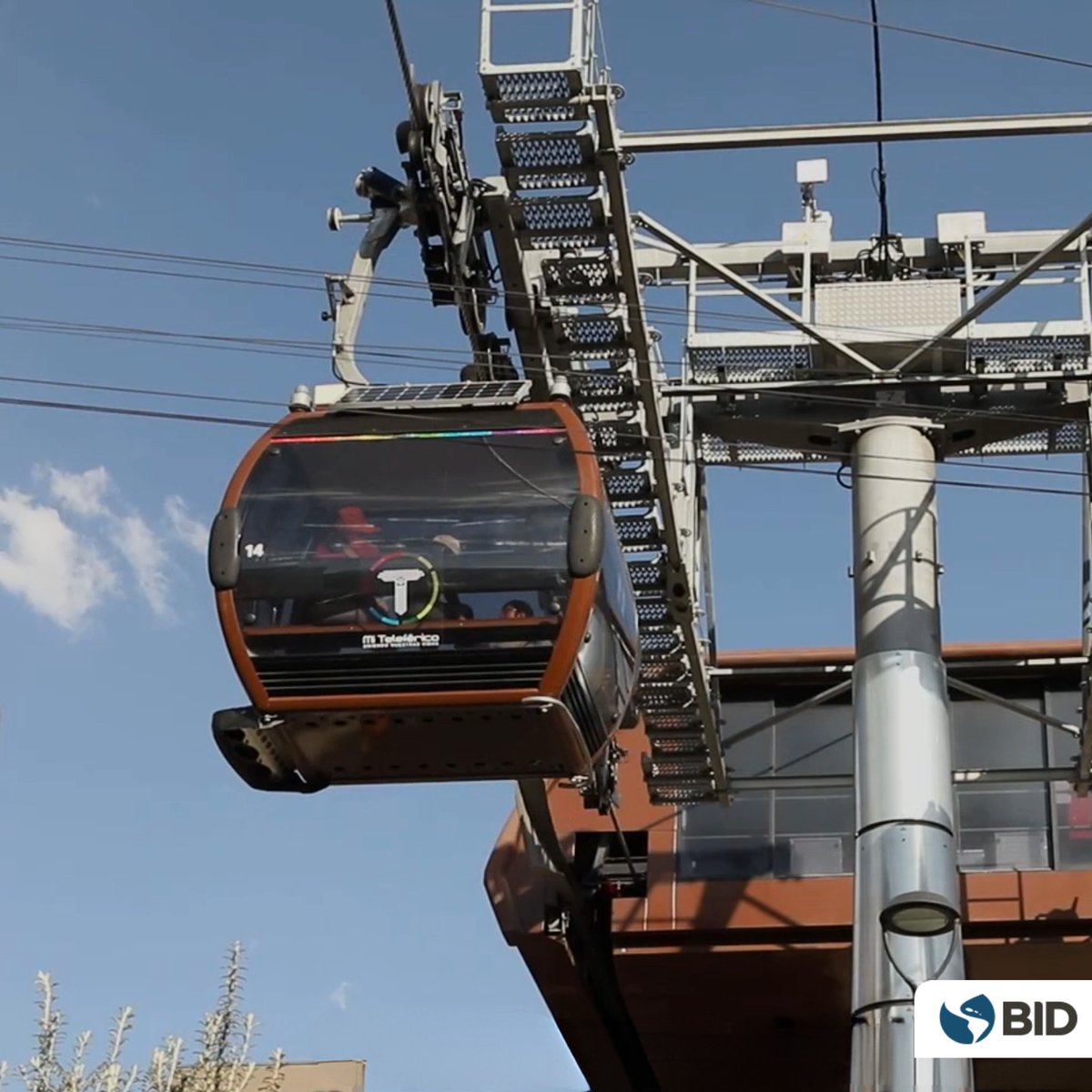 El sistema de transporte urbano por cable más extenso del 🌎continúa creciendo. <a href="/el_BID/">Banco Interamericano de Desarrollo</a> aprobó un crédito de US$62 millones para extender la #LíneaCafé de <a href="/miteleferico/">Mi Teleférico</a>, ampliando la estación #LasVillas y construyendo una nueva en la zona de Pampahasi.
👉shorturl.at/dmx57