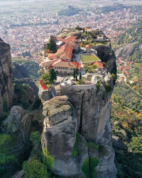 Meteora is an exquisite complex that consists of huge dark stone pillars rising outside Trikala, near the mountains of Pindos. Monasteries that sit on top of these rocks make up the second most important monastic community in Greece, after Mount Athos in Halkidiki. Out of the