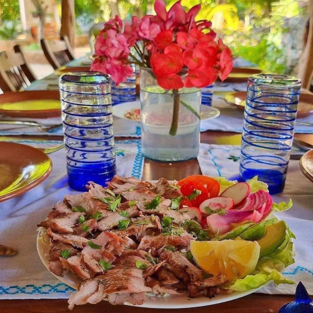 koobenmani's tweet photo. Se antoja estar en Maní para disfrutar de sus hermosos paisajes y poder degustar de un rico Poc-Chuc de la Cocina Tradicional de Maní 😍😍🤤

Toda su comida es 100% yucateca hecha por manos yucatecas 😍

¡Visita el pueblo mágico de Maní! https://t.co/x3CNOS70ek