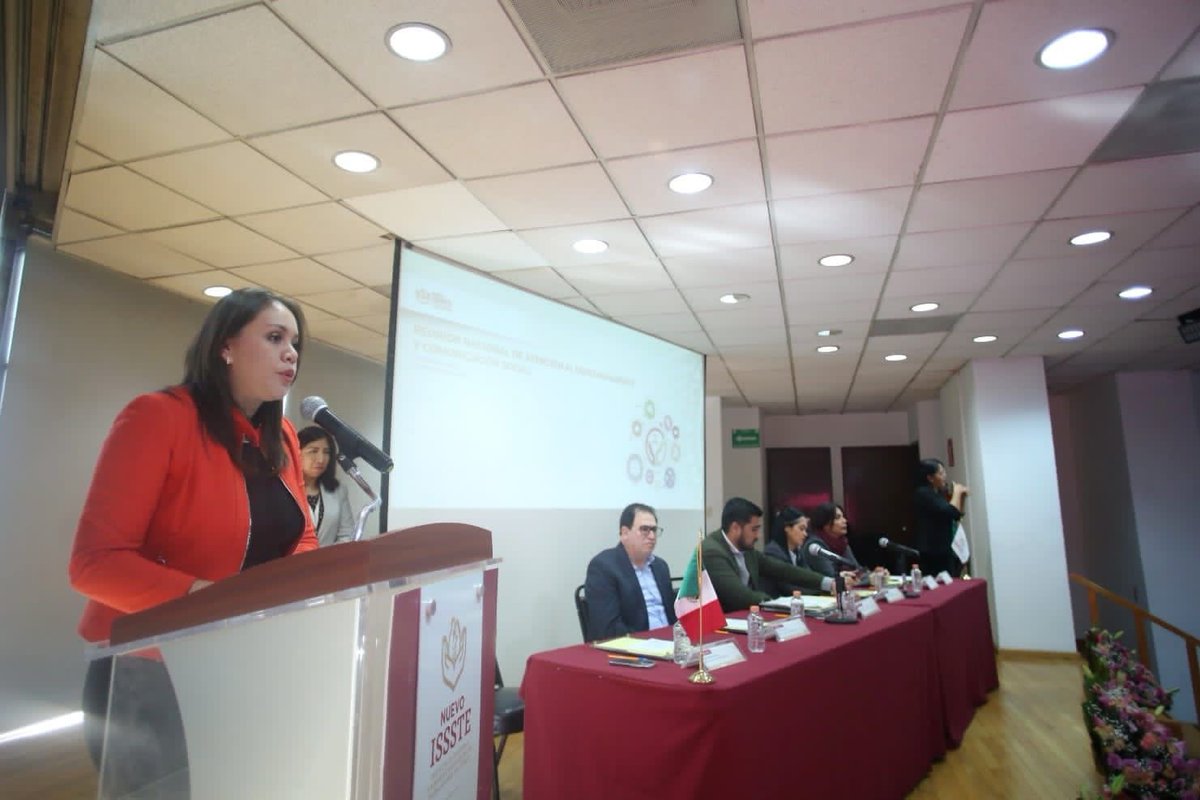 IsssteHidalgo's tweet image. Titular de UADyCS @olveraserrano y el Subjefe de Comunicación Social @GapAldo, recibieron reconocimientos en la Reunión Nacional de Atención al Derechohabiente y Comunicación Social, por ardua labor en ambas áreas dentro del @ISSSTE_mx.

#EstamosTransformandoAlIssste