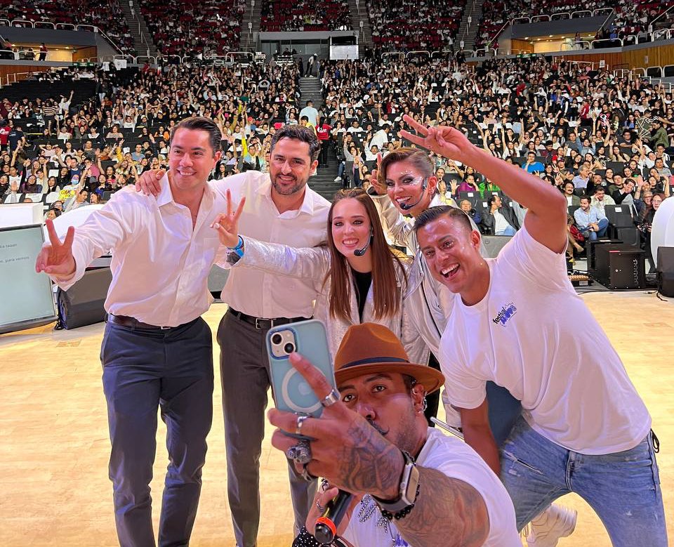agusdorantes's tweet photo. ¡Ambientazo en el festival @SejuveQro !

Muchas felicidades @virginia_hdzv por hacer conciencia sobre la importancia de cuidar la salud mental, felicidades por hacer que las cosas sucedan. 🤟🏼 https://t.co/JoHINe9mP5