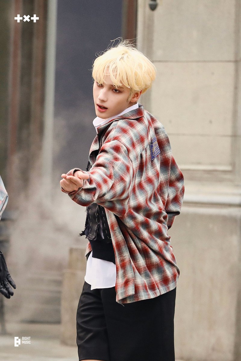 Hueningkai_Py's tweet photo. 📸 | IMÁGENES 

#HUENINGKAI | 'Chasing That Feeling' MV Photo Sketch

#휴닝카이 #HUENINGKAI #4thGenDiamondMaknae #TOMORROW_X_TOGETHER #TXT #MOA @TXT_bighit @TXT_members

✿⁠ https://t.co/gMwnFtfAsv