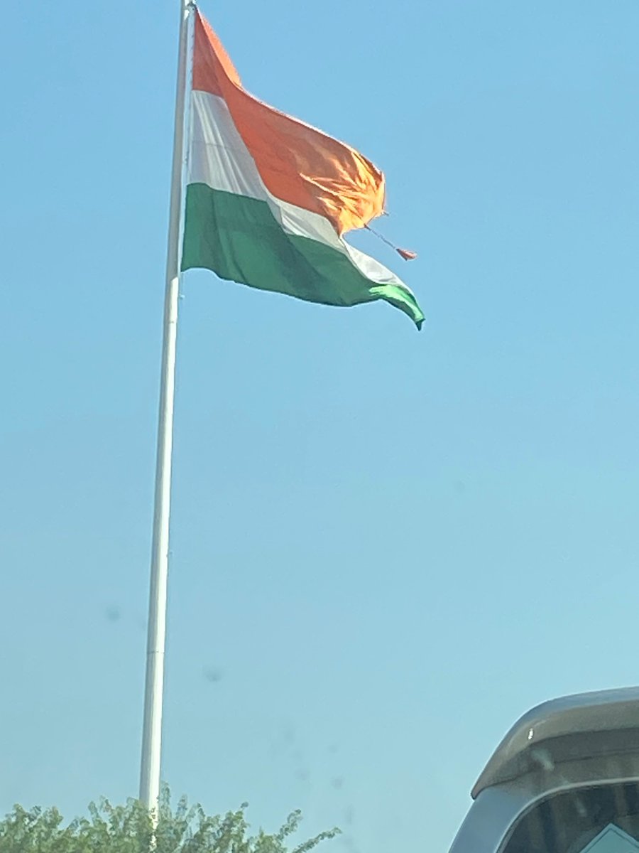 aditya_jayant's tweet photo. @ArvindKejriwal @narendramodi @AmitShah 🇮🇳 Let's come together to honor our beloved tricolor! The Indian Flag in Okhla Industrial Area deserves a fresh, undamaged emblem of our unity and pride. Let's ensure it waves with the respect it deserves. 🙏🏻#RespectOurFlag #NewFlagForOkhla https://t.co/qGqSvhKUxo
